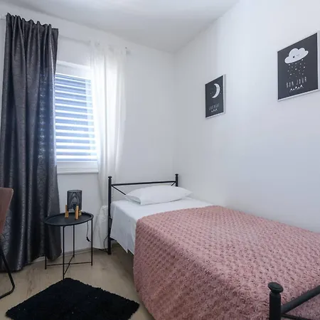 Apartamento Dora Fuer 4 Personen Und 1 Kind By Interhome Pula