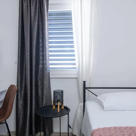 Dora Fuer 4 Personen Und 1 Kind By Interhome Apartamento Pula