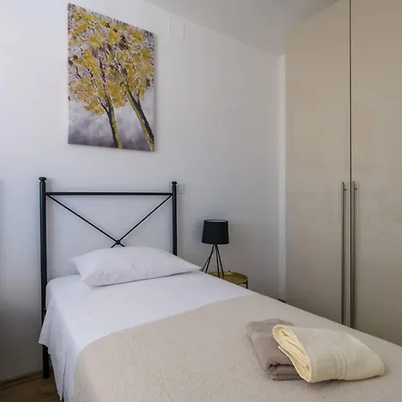 Dora Fuer 4 Personen Und 1 Kind By Interhome Apartamento *